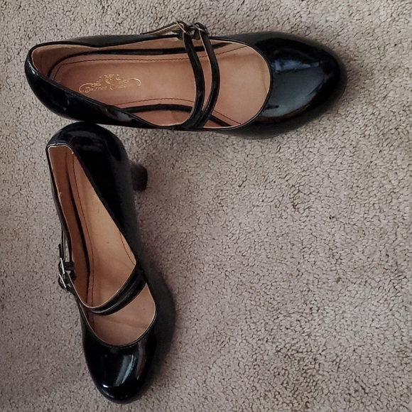 Journee Collection patent two strap heels size 7.5 - Picture 2 of 3